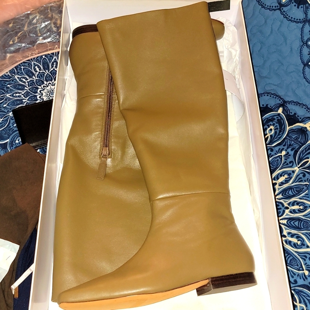 Vince 👢 boots NWOT